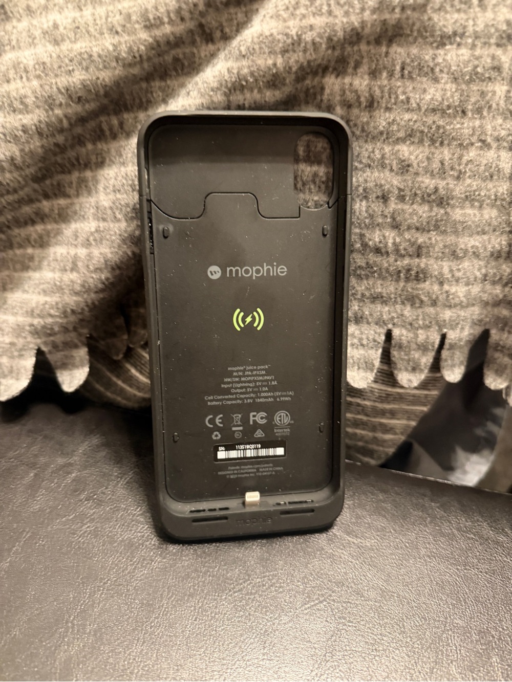 Mophie X/XS iPhone Charging Battery Phone Case with lightning charge - Black